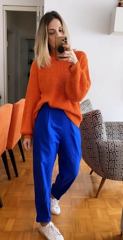 Azul rey y naranja